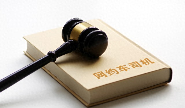 跑顺风车哪是赚钱？分明是在帮那些“打车难、手头紧”的人