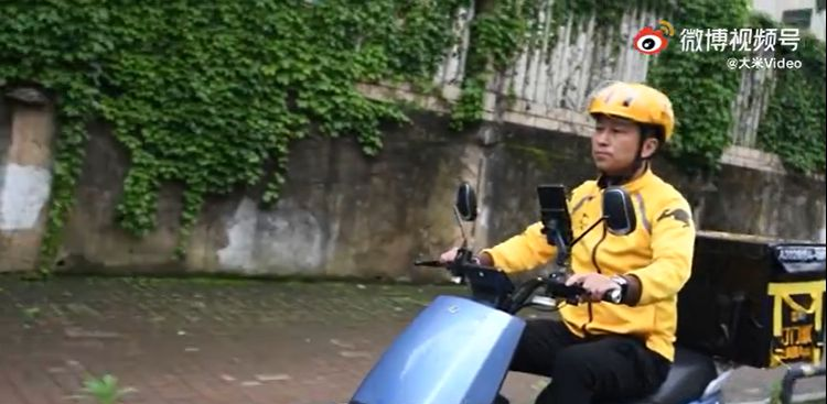 银行行长送外卖_开网约车也能送外卖_中年人转行网约车